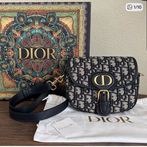 DIOR Small Bobby Bag in Blue Oblique Jacquard!
Size 7”L x 6”H x 2” D